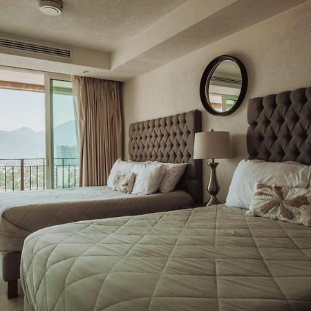 Grand Venetian Beachfront Condos Пуэрто-Вальярта Экстерьер фото